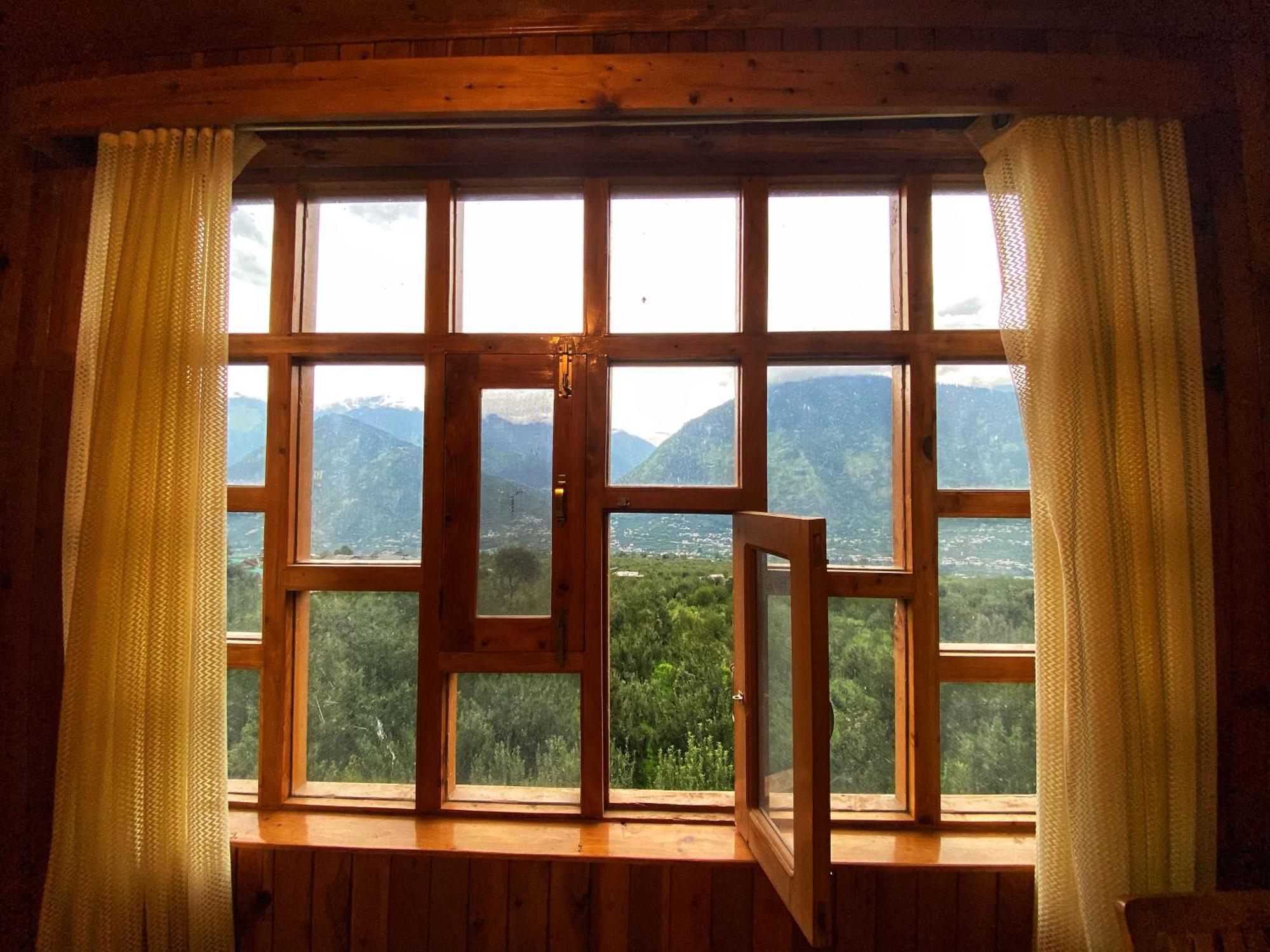Pine Tower Inn 마날리 외부 사진